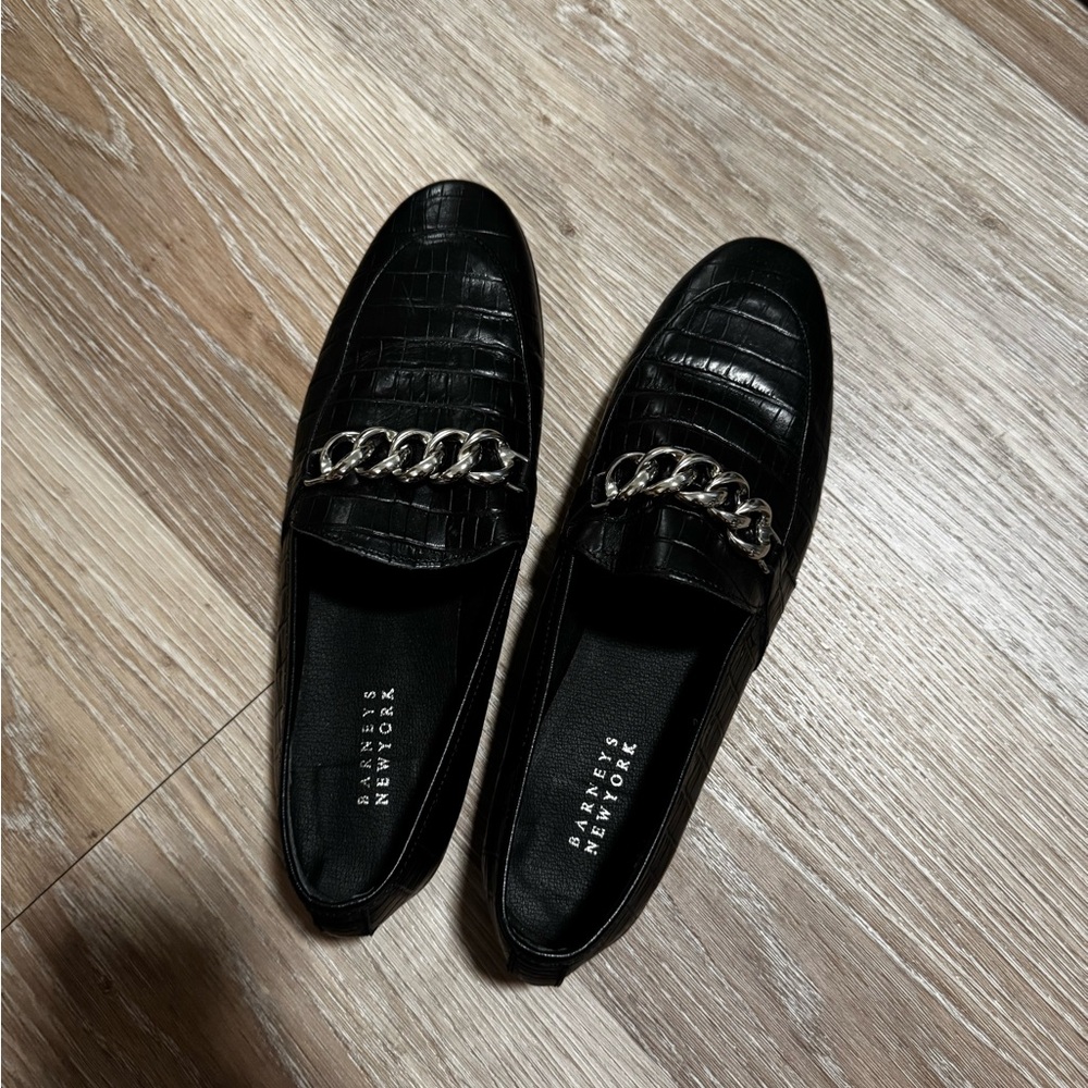 Barneys New York Black Loafers in croc embossed leather. Size 40
